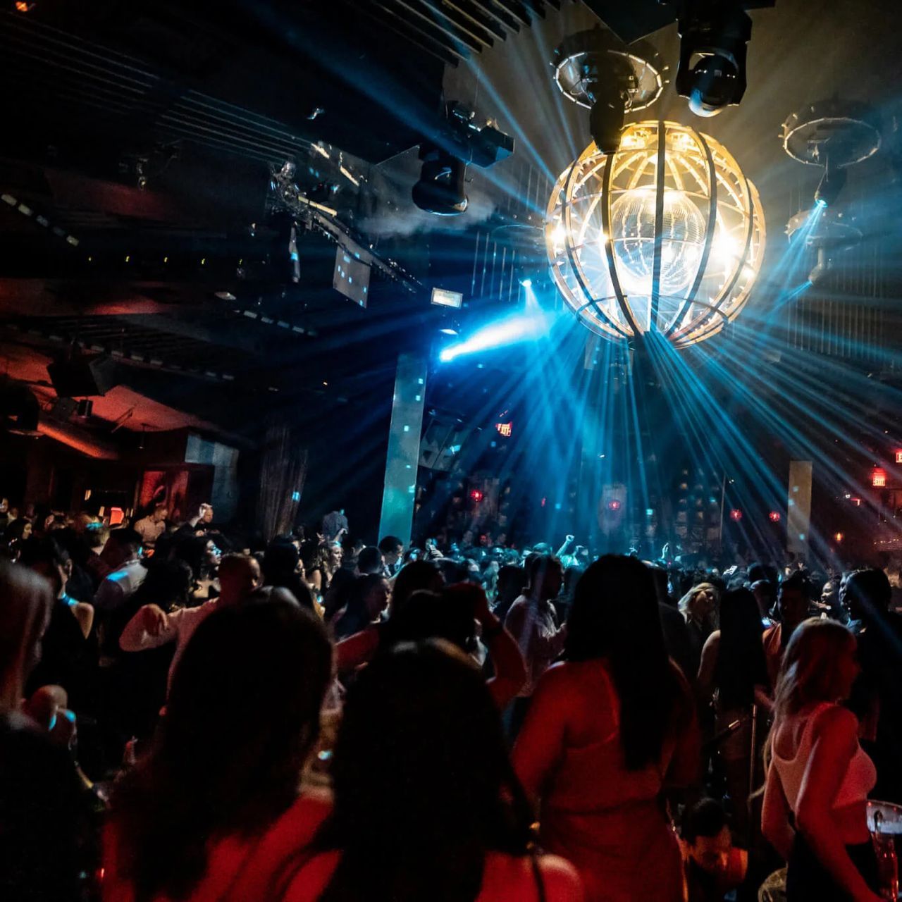 Ultimate Las Vegas Club Crawl: Party Bus, Unlimited Drinks & Express Entry