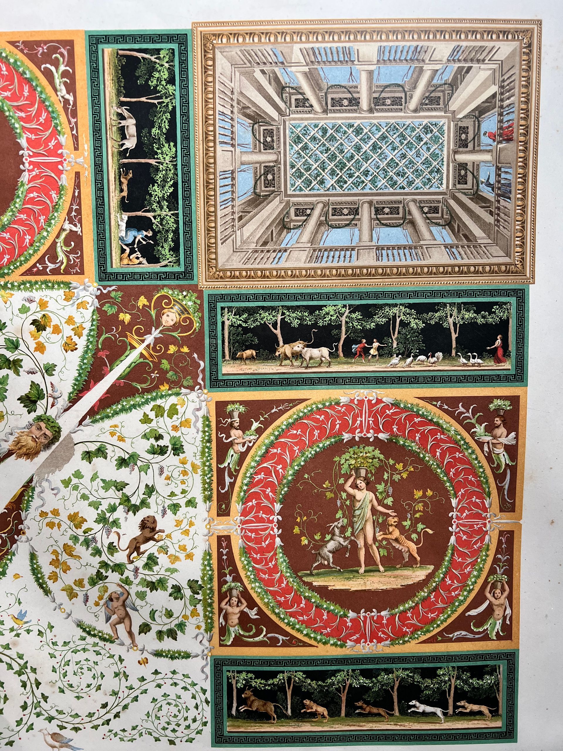 Un collage di illustrazioni decorate che raffigurano una scena architettonica prospettica, un medaglione centrale e una flora rigogliosa.