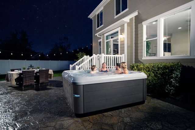 Model X7 Hot Tub | Blue Hawaiian Pool & Spas | W. TN