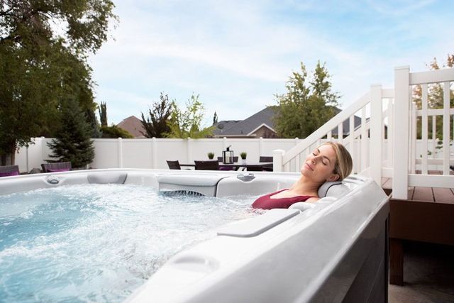 Model X8L Hot Tub | Blue Hawaiian Pool & Spas