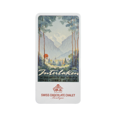 Vintage-Verpackung einer Schweizer Schokoladentafel mit Berglandschaft und dem Schriftzug «Interlaken».
