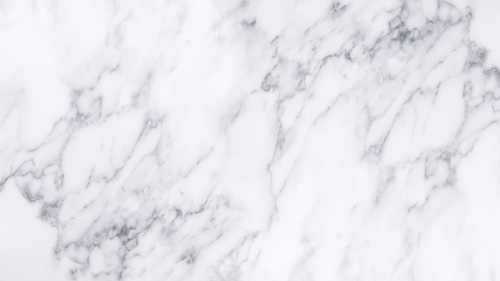 Surface en marbre blanc avec veinures grises.