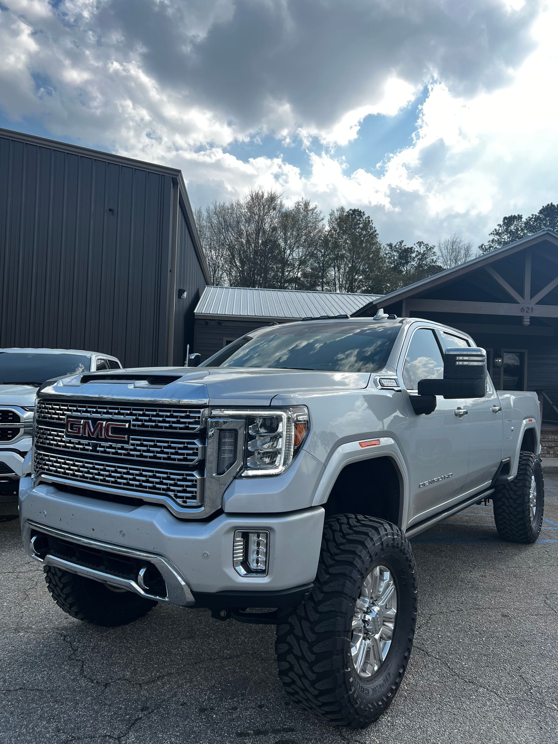 Front View Of White Lifted GMC Sierra With Custom Wheels | Davis Tire Group