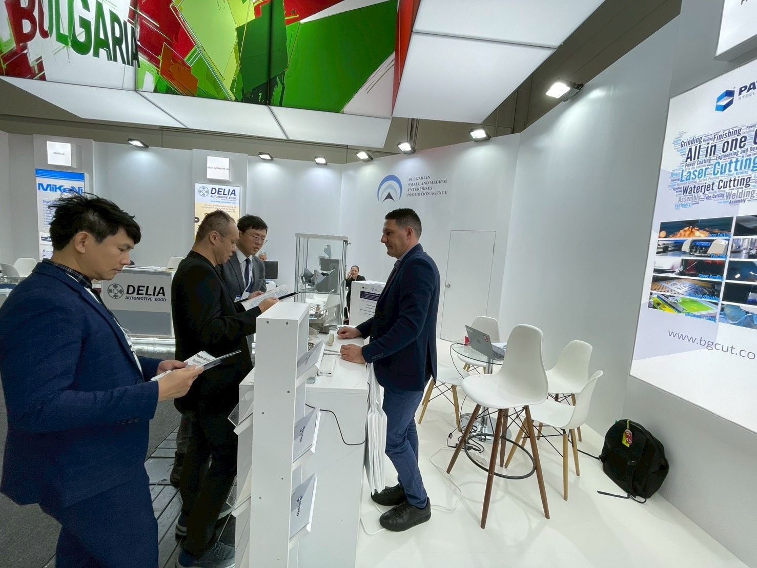 福潮記參與2025德國漢諾威工業展展示精密金屬沖壓技術
