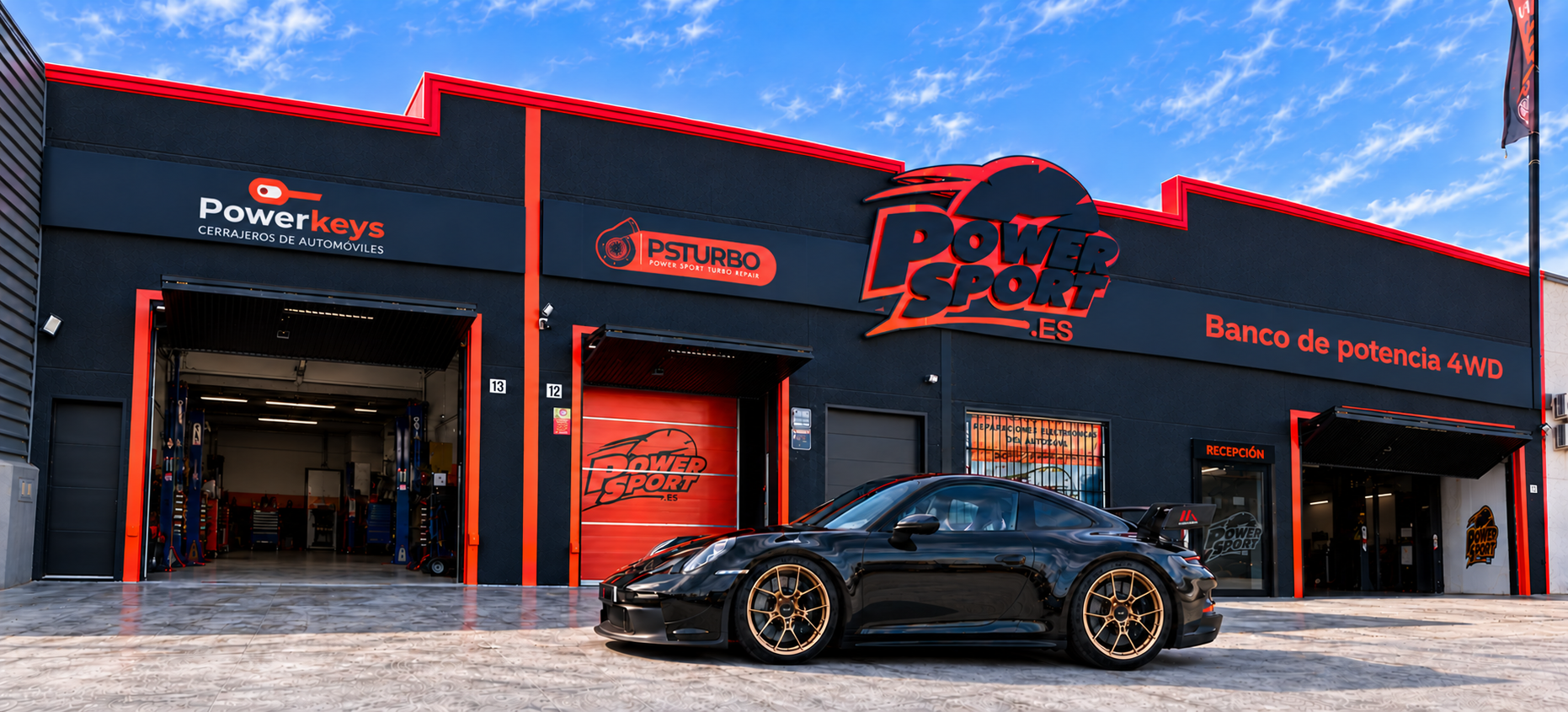 Montaje publicitario de un Porsche negro frente a la fachada de PowerSport.
