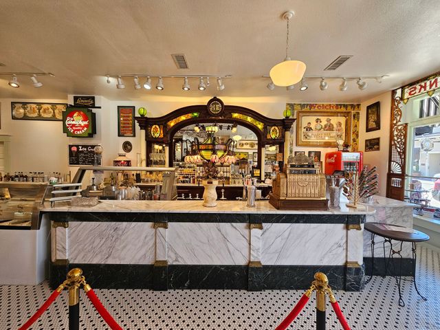 Soda Fountain - Hotel Planter
