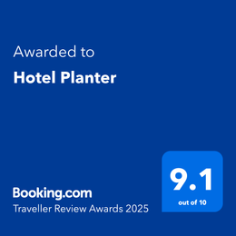 Booking.com Traveller Review Awards 2025 badge for Hotel Planter, rating 9.1 out of 10 on blue background