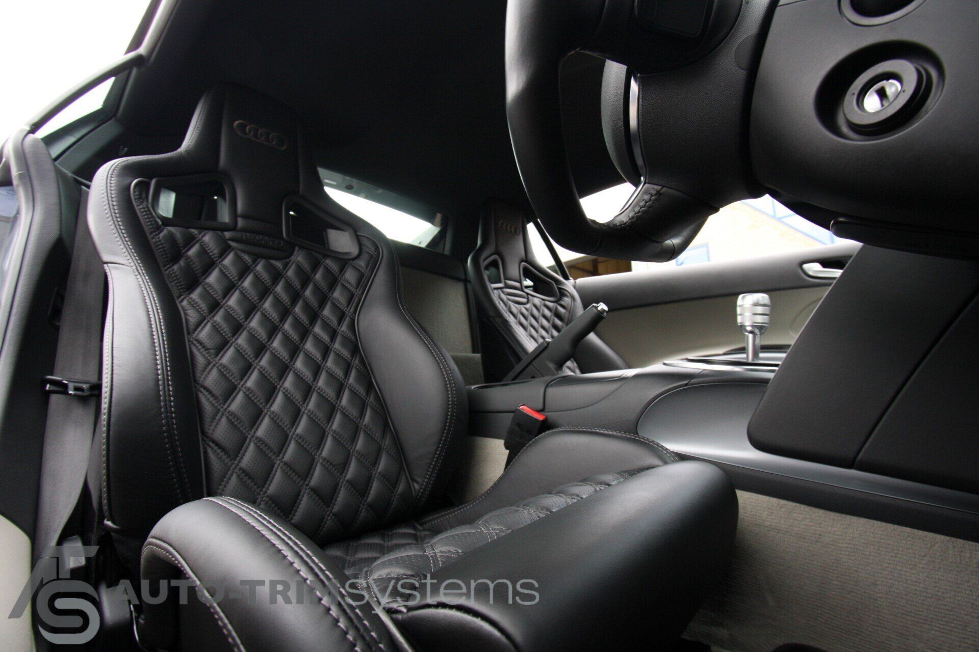 Recaro Sportster CS seats with charcoal diamond stitch leather in Audi R8