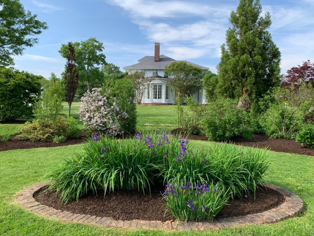 Image of house and gardens in Crawford Park in Rye Brook, NY