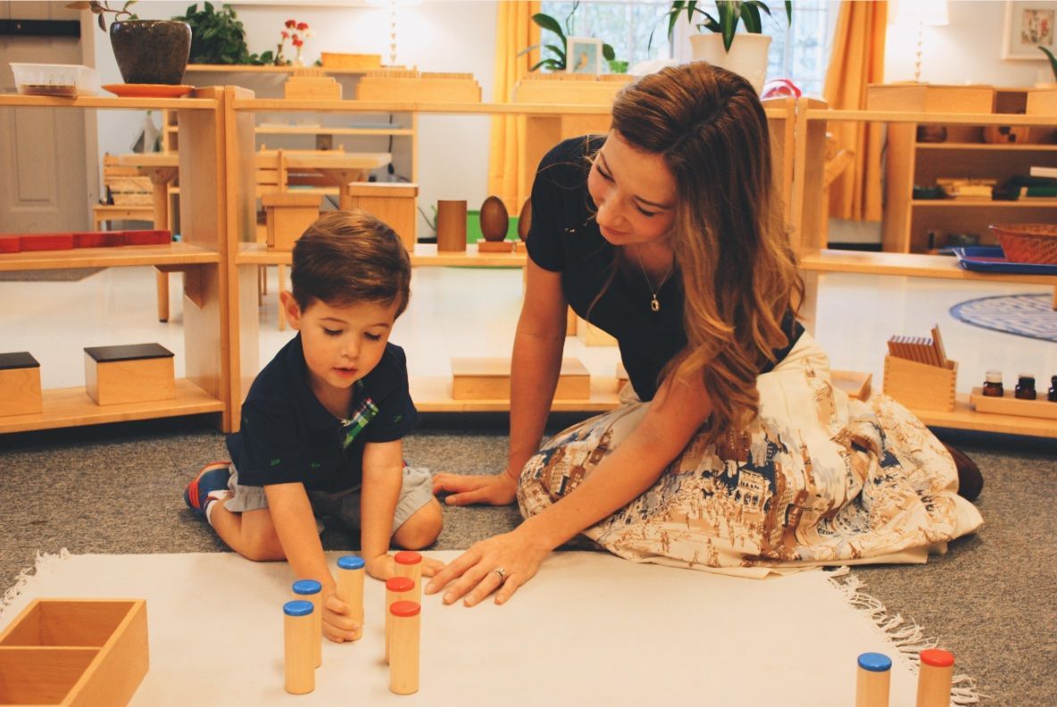 enfants jouant et apprenant