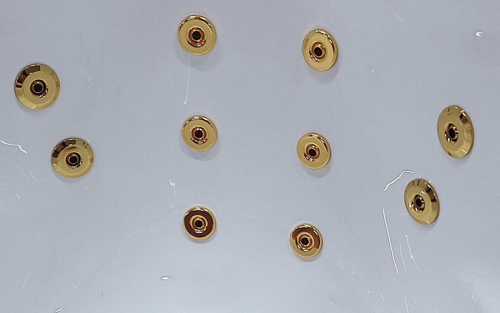 Jets eau laiton doré
