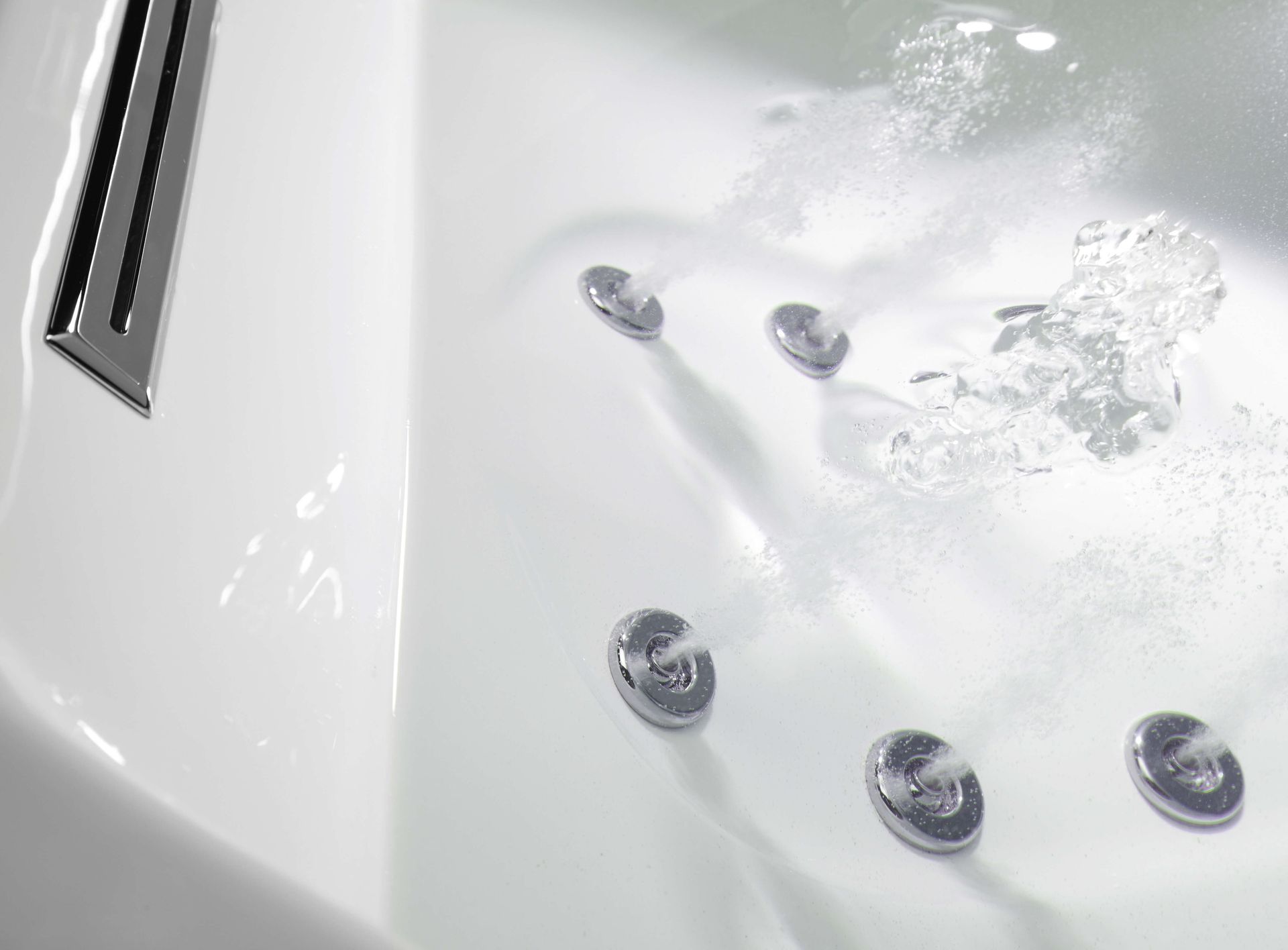 Baignoire Balnéo modèle Soko de Condor Massage cervical et massage dorsal intégré