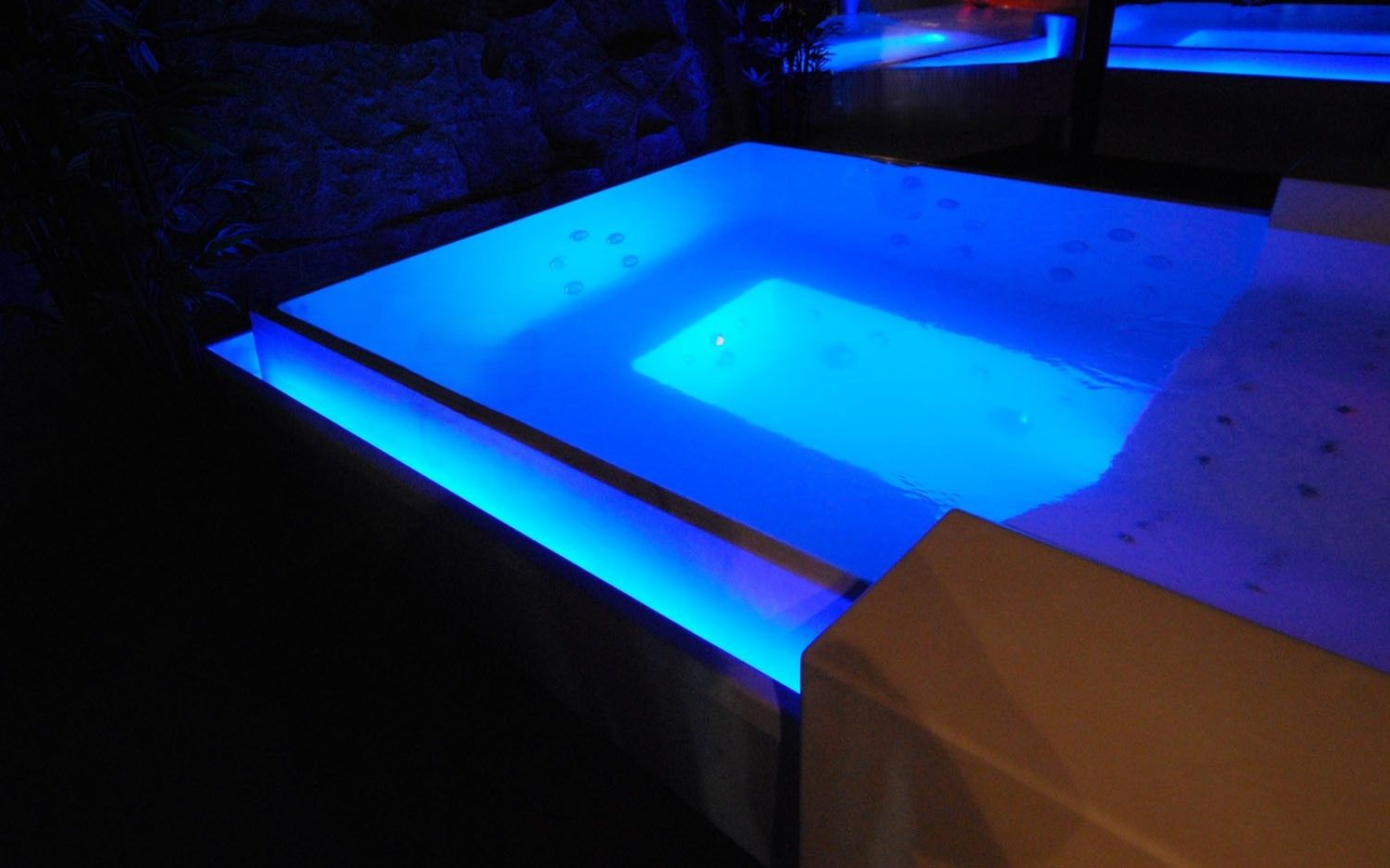 Eclairage nocturne Spa Infinea