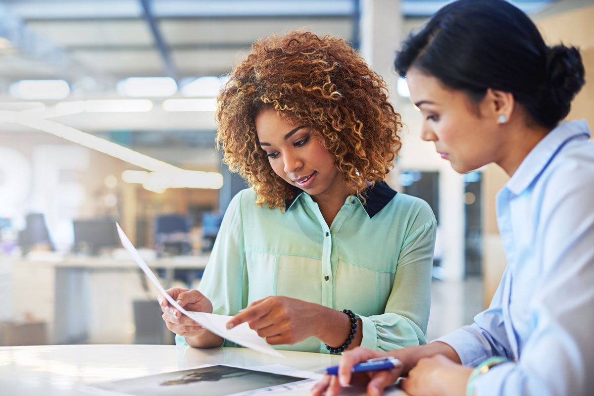 An employee from Quality Payroll & Benefits assiting their client with PEO services.