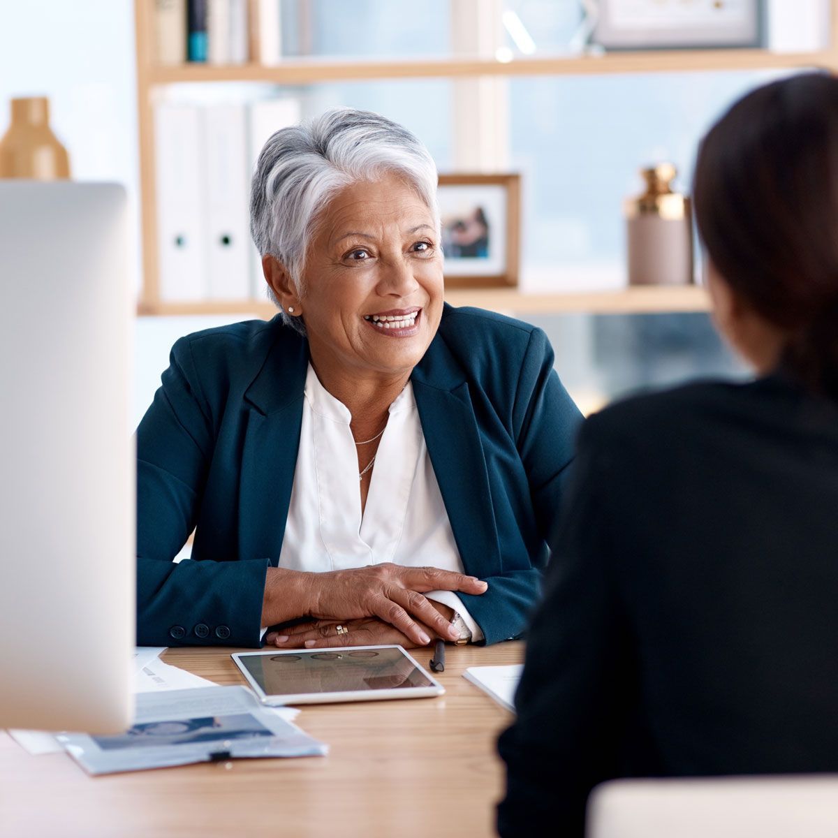 An employee from Quality Payroll & Benefits assiting their client with PEO services.
