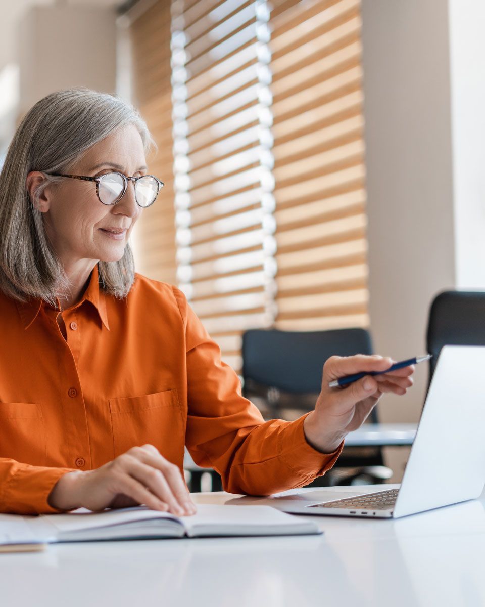 HR professional reviewing PEO services, payroll compliance, and benefits administration