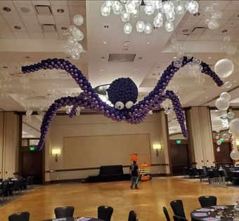 Large-scale custom balloon sculpture