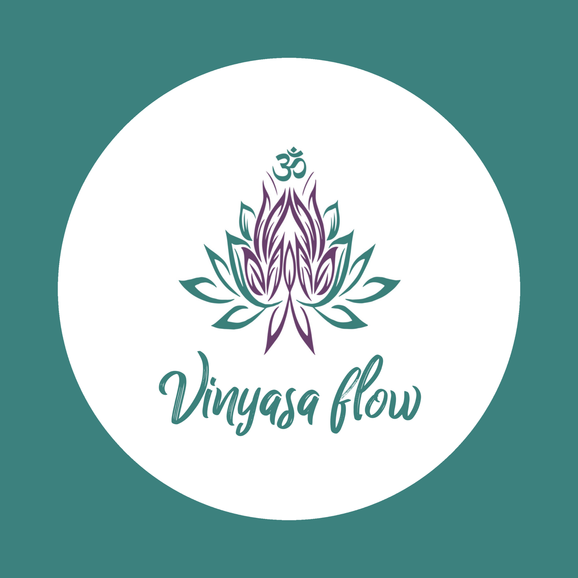 Vinyasa Flow yoga-logo met een paarse lotusbloem en groene bladeren op een witte cirkel tegen een turquoise achtergrond.
