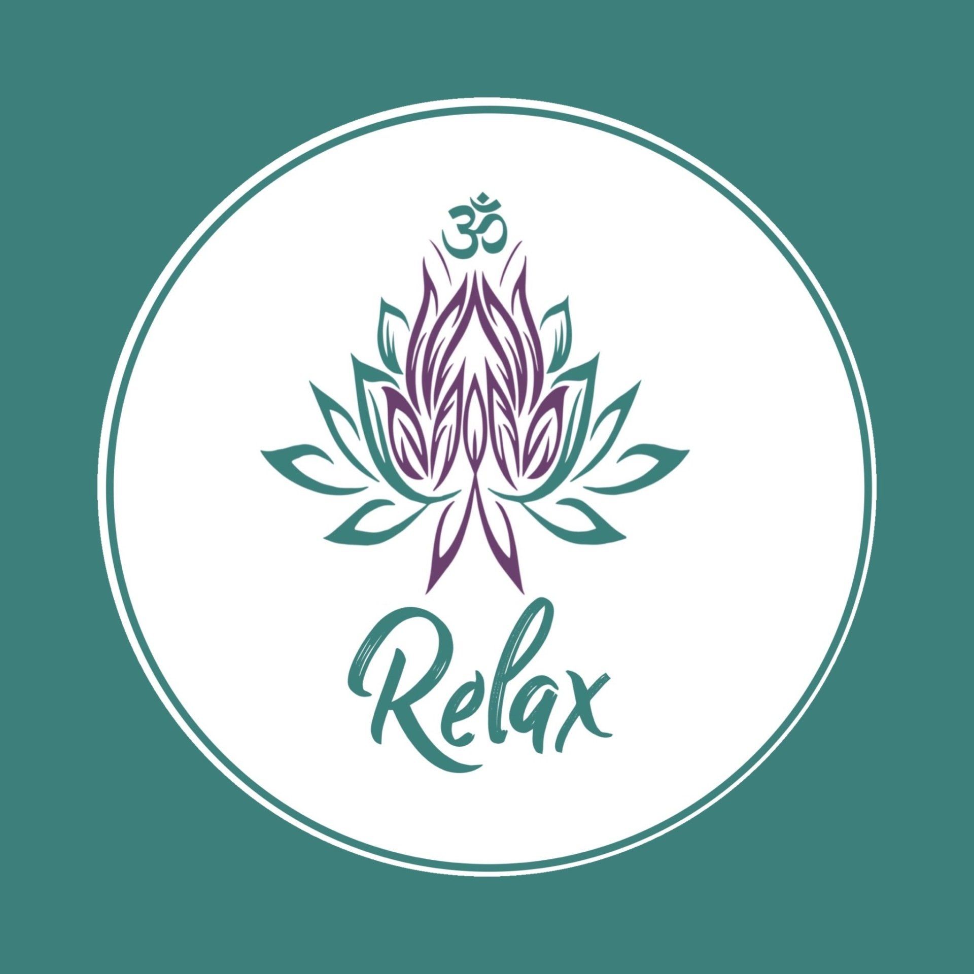 Een rond logo in turquoise en wit met een lotusbloem en het woord 