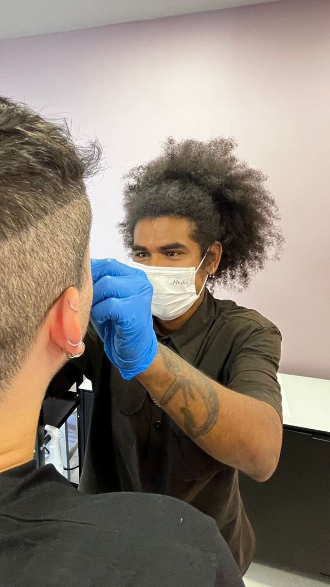 piercing em Goiânia, profissional e ambiente legalizado.