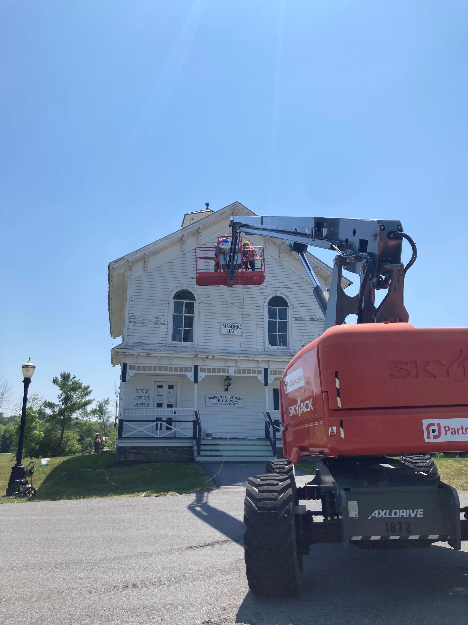 Crane Lifting Workers – Fishkill, NY – Mandia & Sons Construction