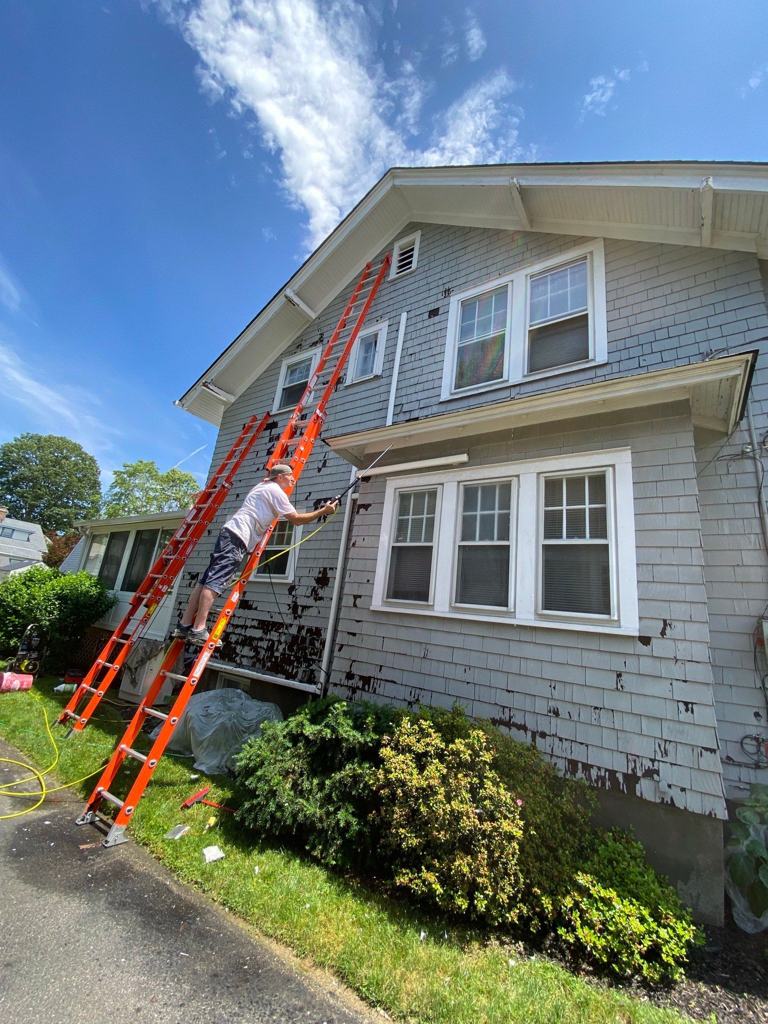 Man Cleaning Sides – Fishkill, NY – Mandia & Sons Construction