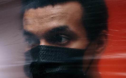 Man wearing facemask