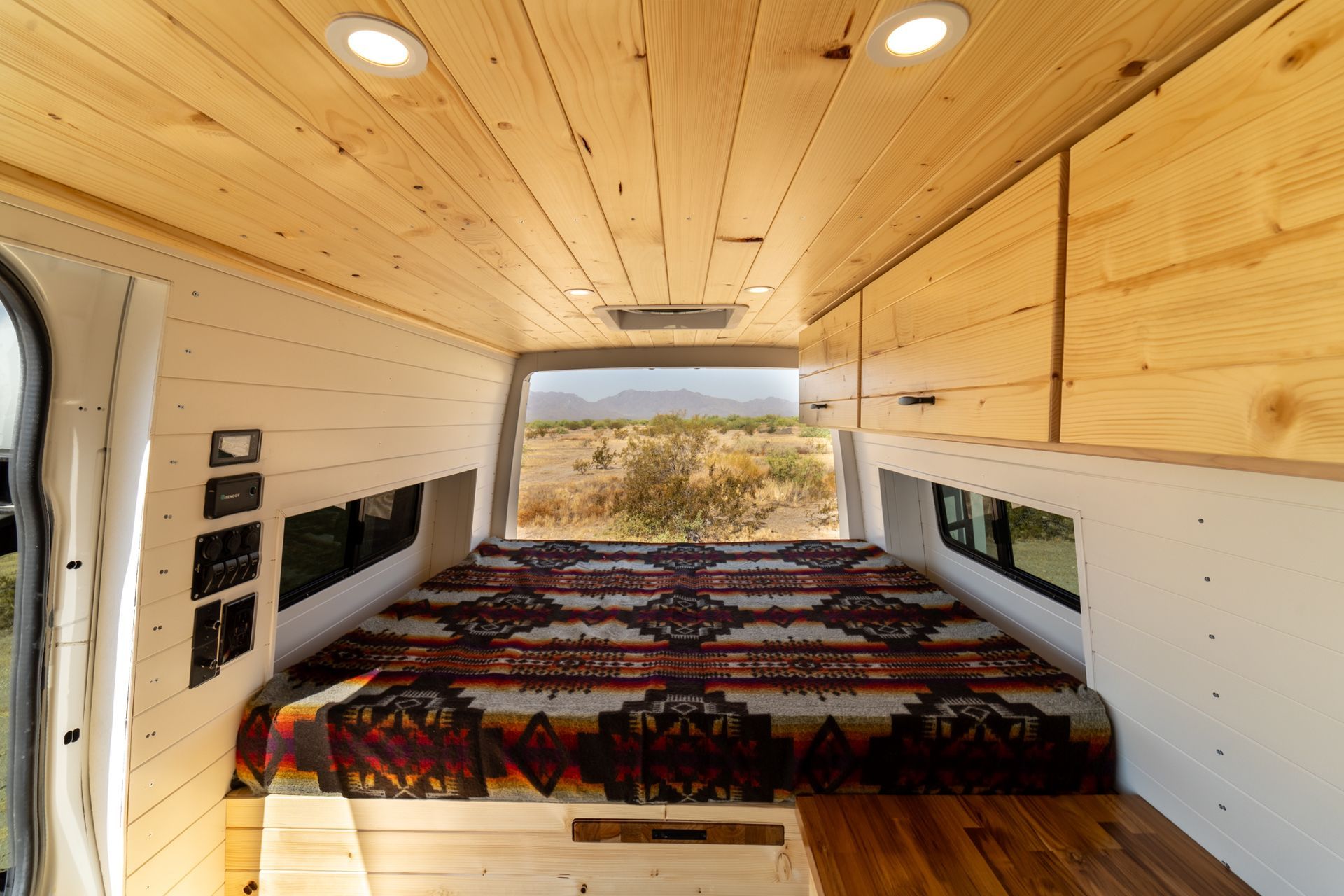 camper an bed