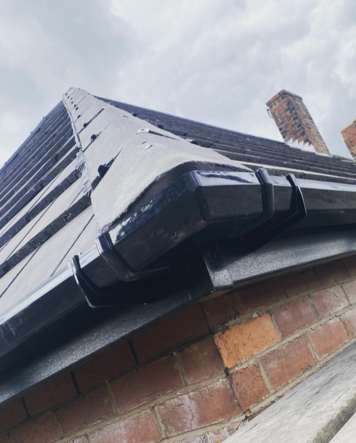 a picture of a black plastic roof gutter