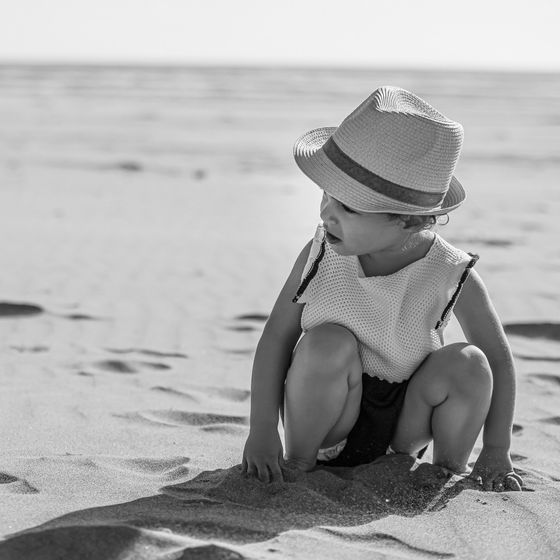 Natalie-DAngelo-Photography-Vancouver-BC-Canada-BlackWhite-Family-Portraits-Visual-Storyteller-baby-beach