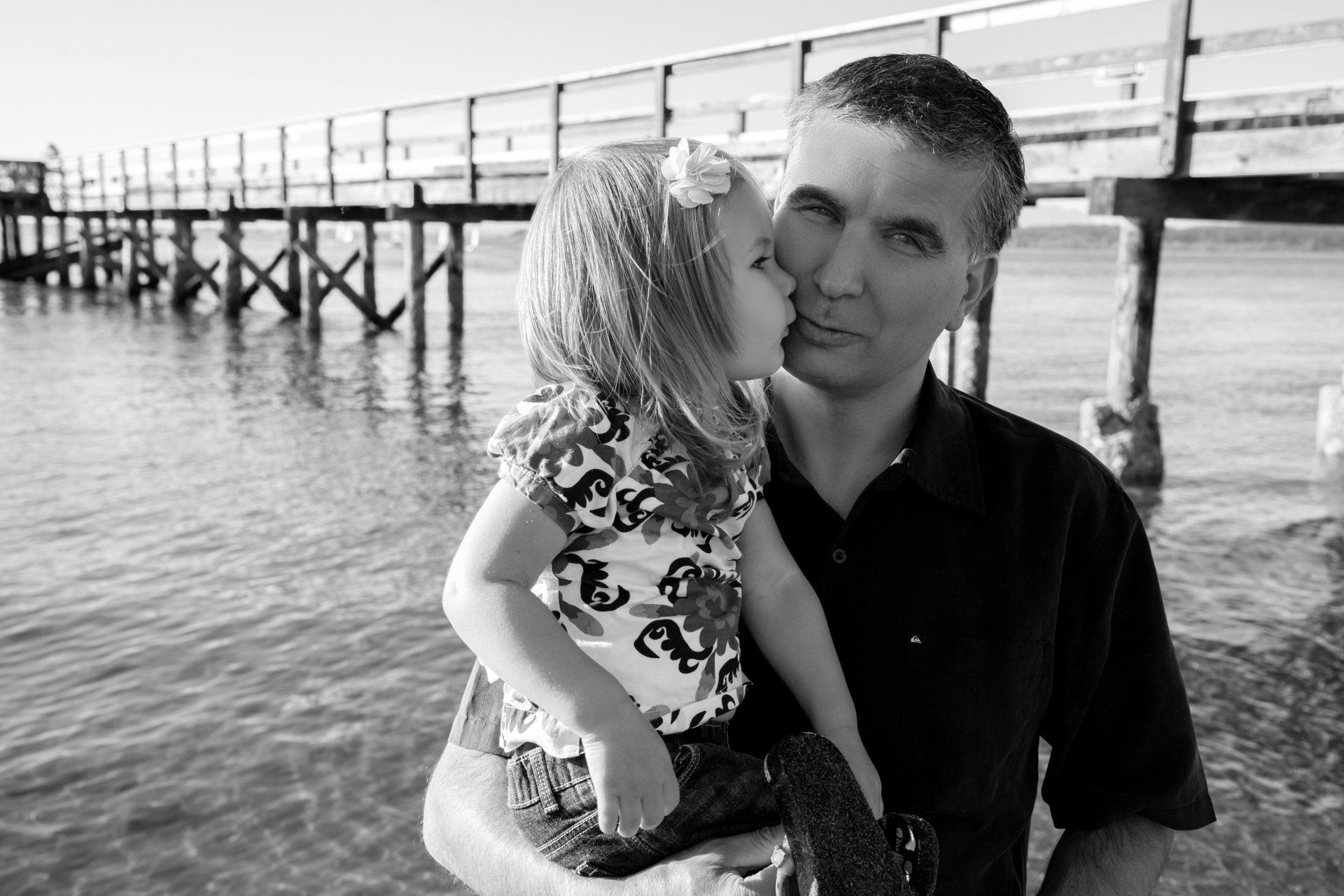 Natalie-DAngelo-Photography-Vancouver-BC-Canada-BlackWhite-Family-Portraits-Visual-Storyteller-happy-father-holding-little-girl-portrait