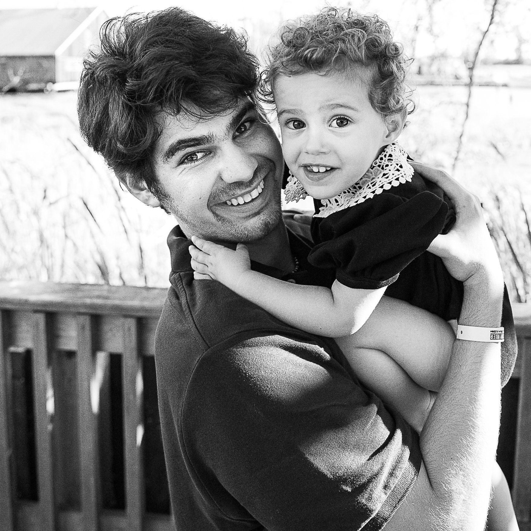 Natalie-DAngelo-Photography-Vancouver-BC-Canada-BlackWhite-Family-Portraits-Visual-Storyteller-young-girl-father