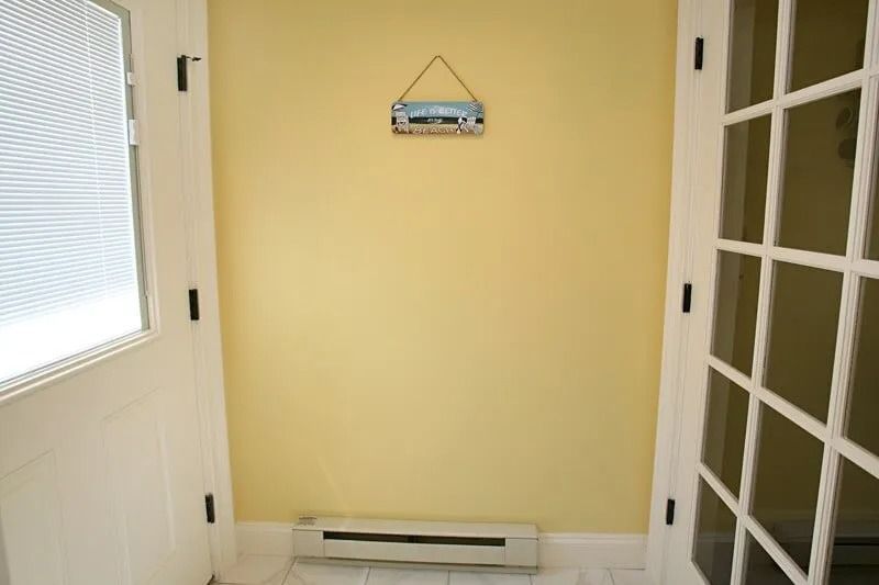 An empty room with a sign on the wall that says 