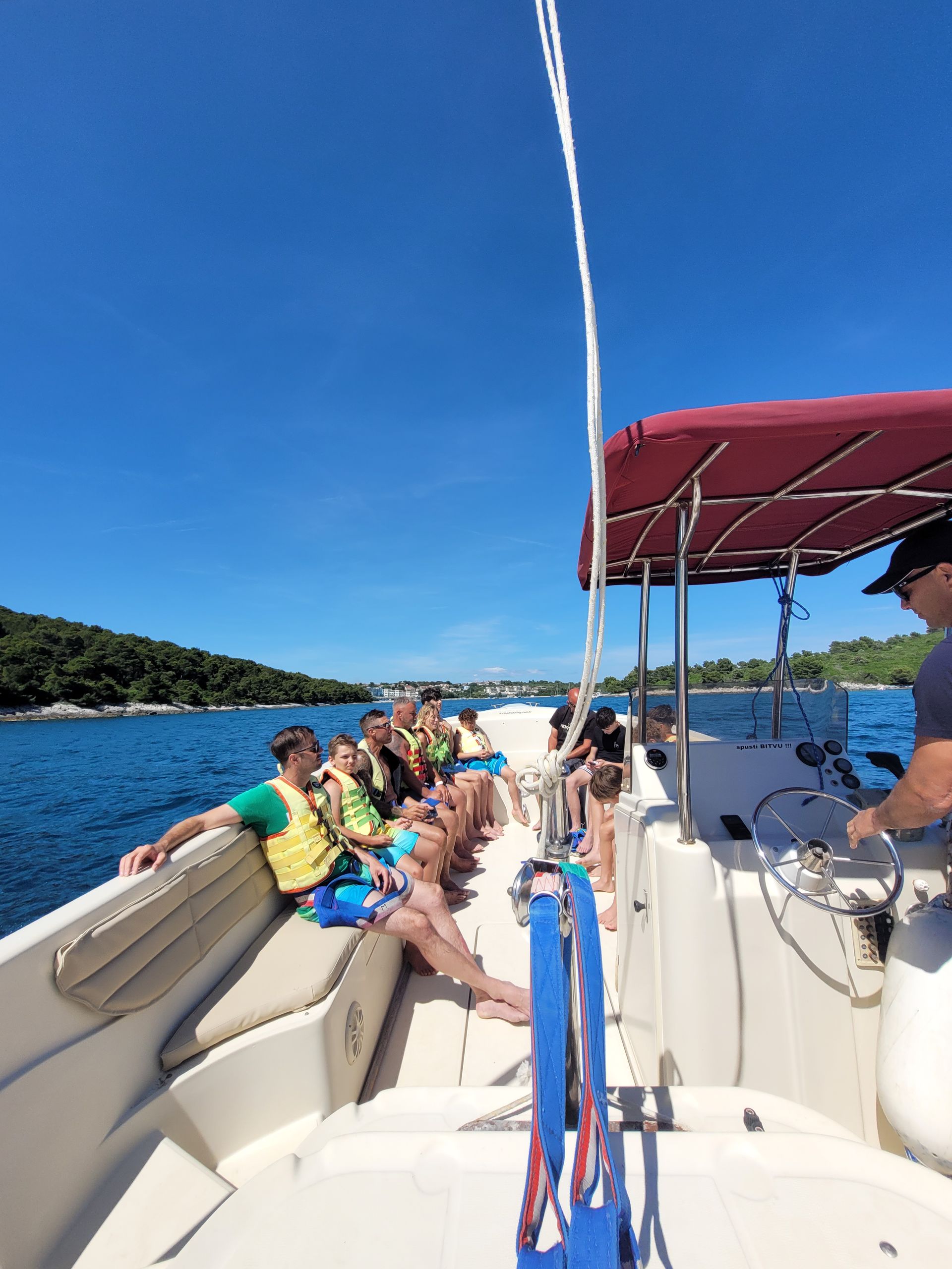 Group parasailing Rovinj - Multiple flyers in the sky