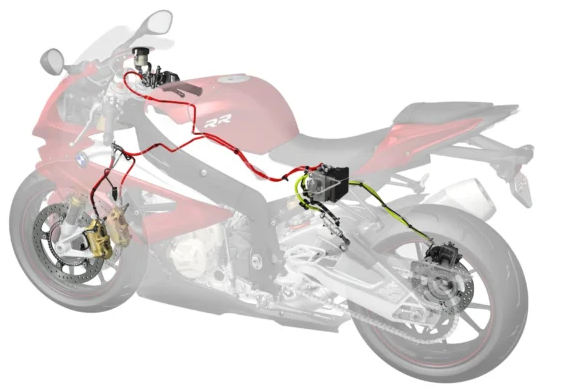 Schema di una motocicletta con i tubi dei freni evidenziati in rosso e giallo, che mostra il sistema ABS.