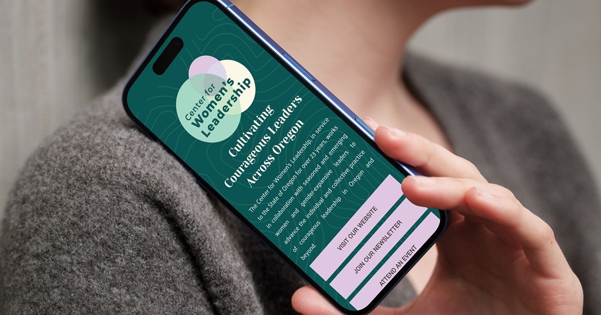 A person holding a phone displaying a program titled