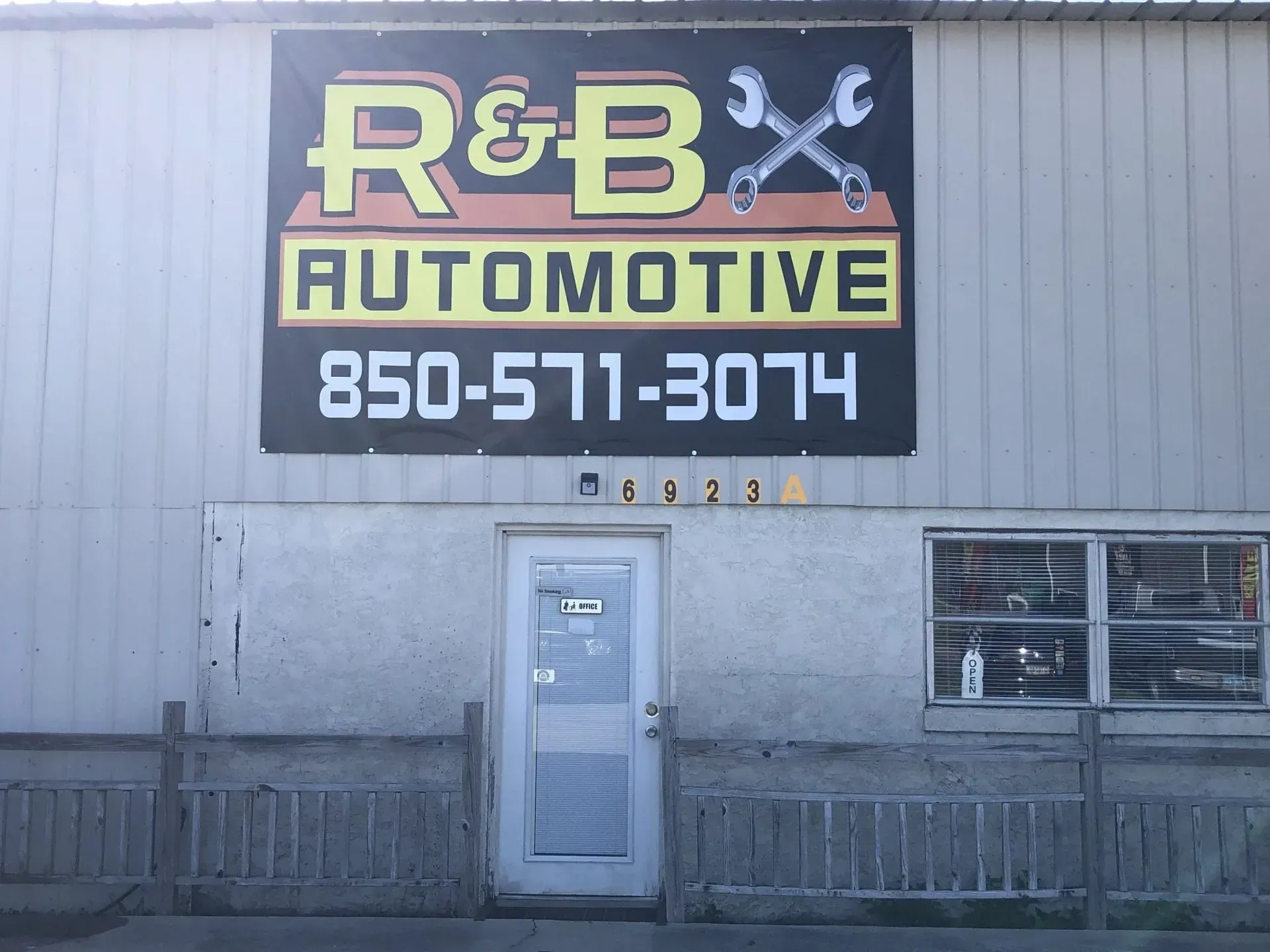 A building with a sign that says r & b automotive