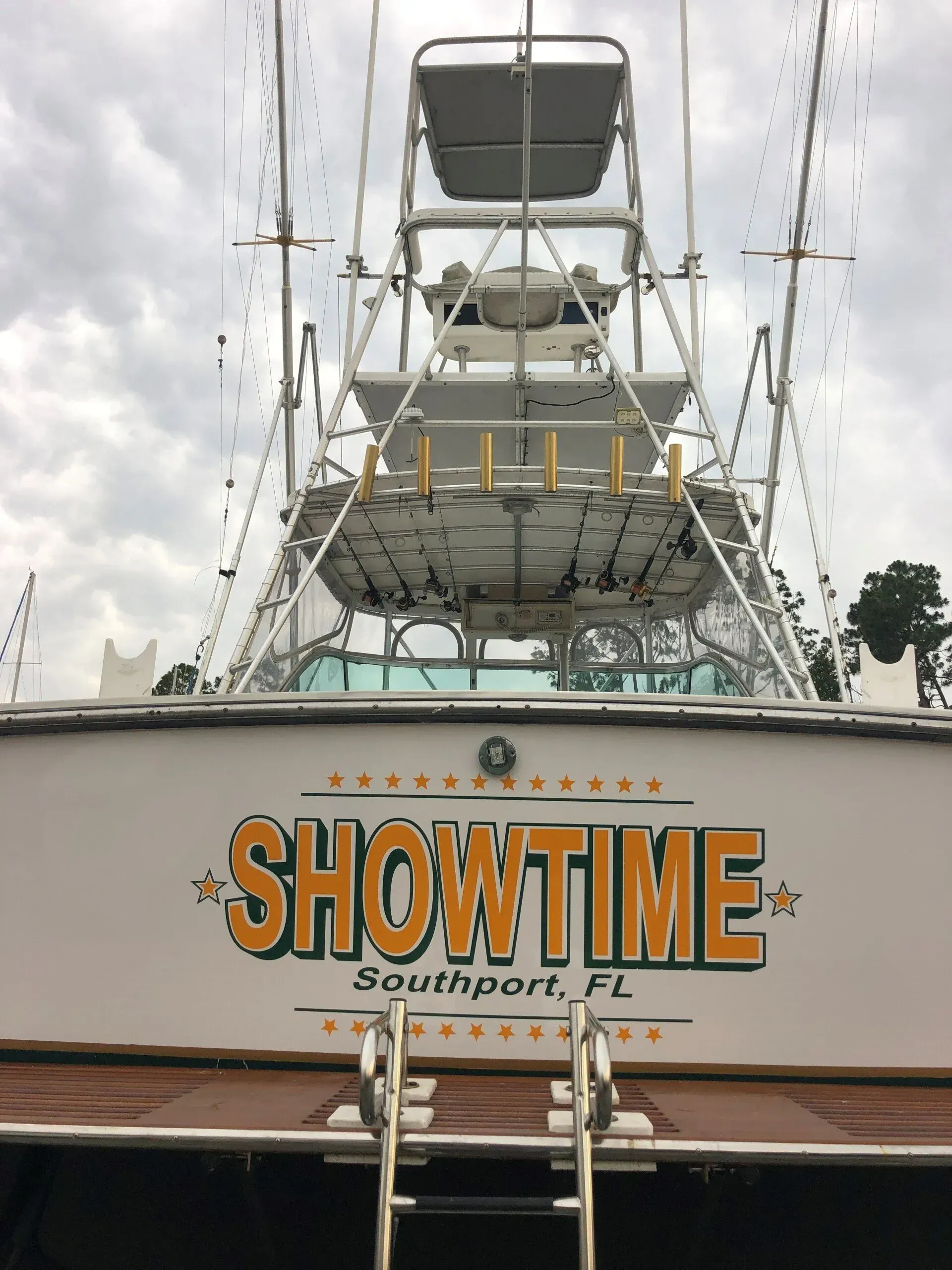 The back of a showtime boat in southport florida