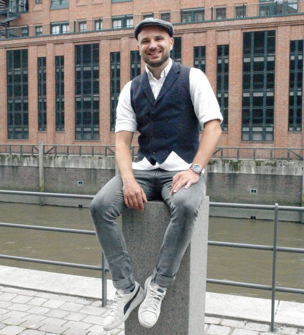 Freier Texter Lennard Ann in der Hamburger Speicherstadt