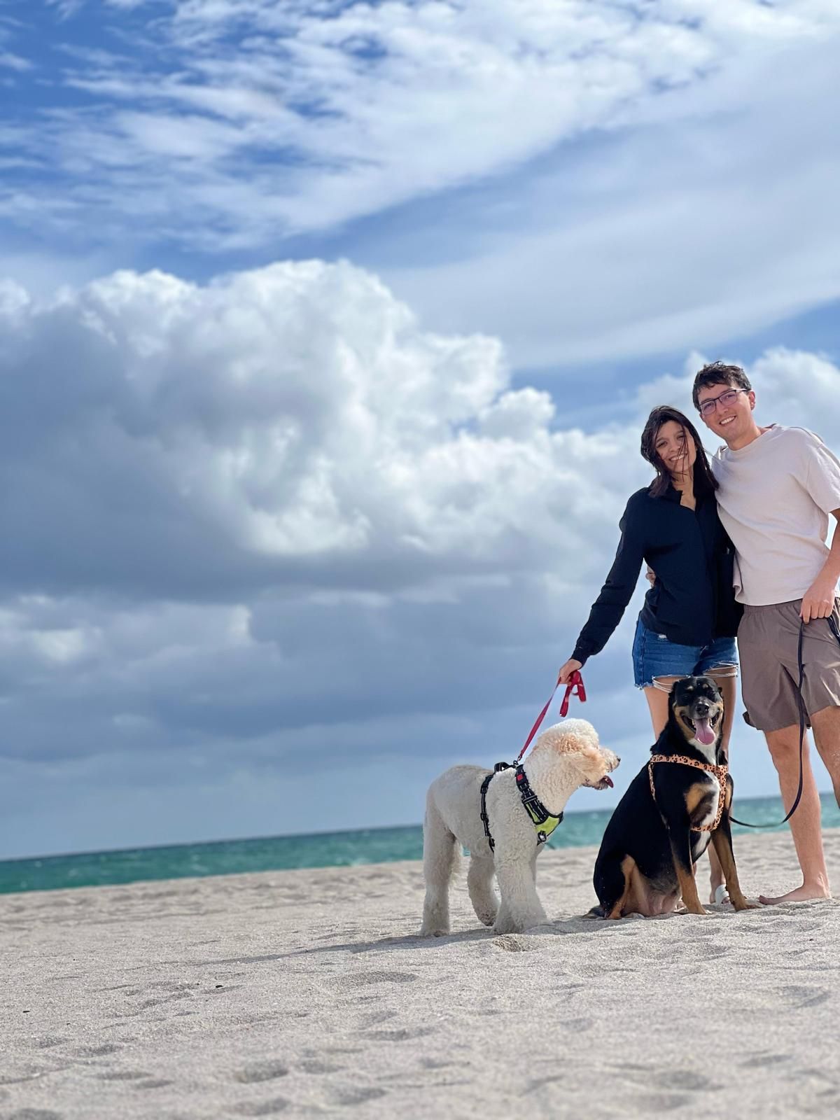 John y Carolina, el equipo veterinario detrás de Pet Dental Pro
