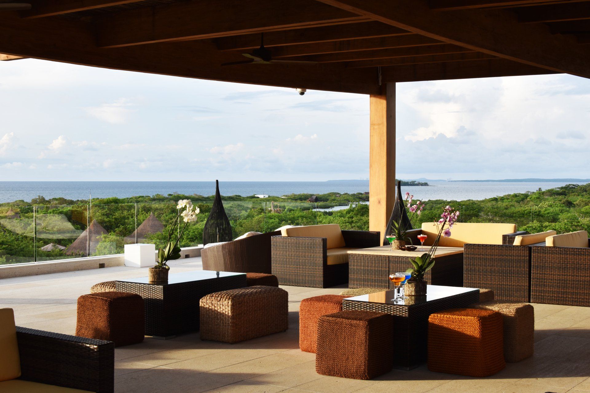 Ambientes del Club House diseñados para el descanso y la conexión con la naturaleza
