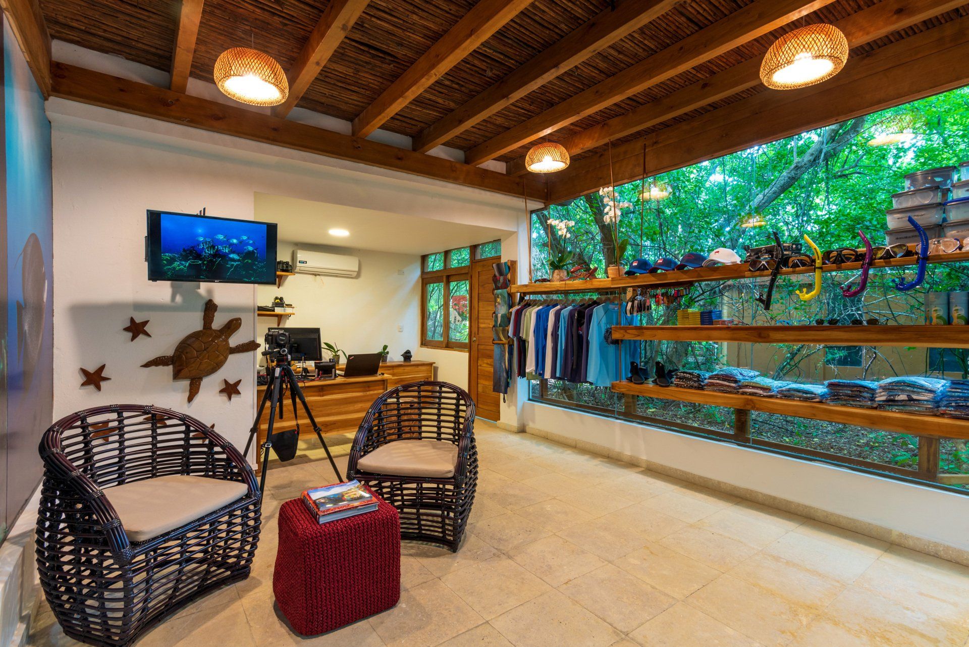 Centro de buceo en Hotel Las Islas, Isla Barú, ideal para explorar la biodiversidad marina del Caribe colombiano