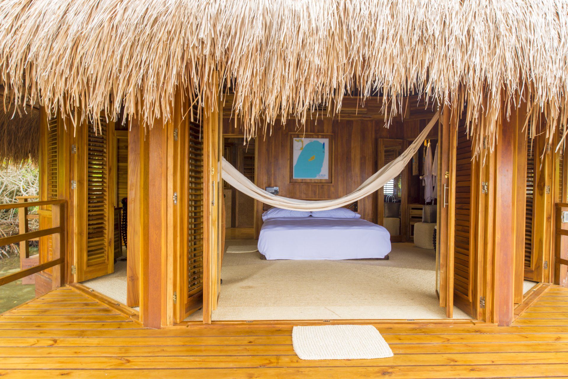Bungalow en Hotel Las Islas, con una terraza abierta y acceso directo al mar