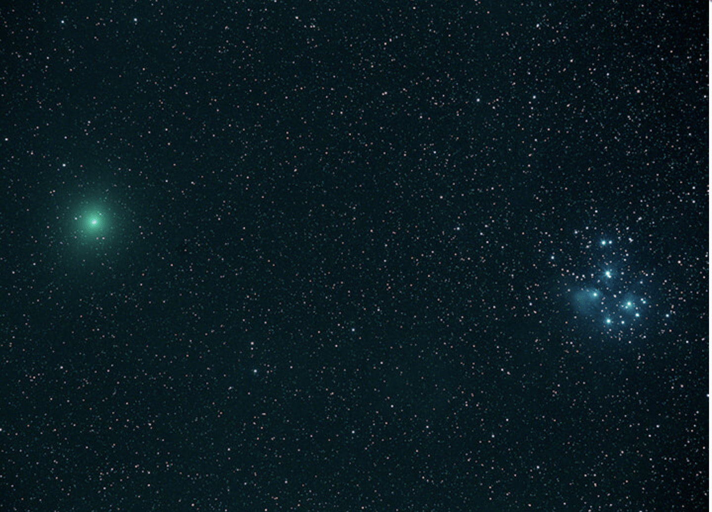 Imagen de un cometa en el cielo nocturno durante el Astrotour de Hotel Las Islas, una experiencia única para los amantes de la astronomía