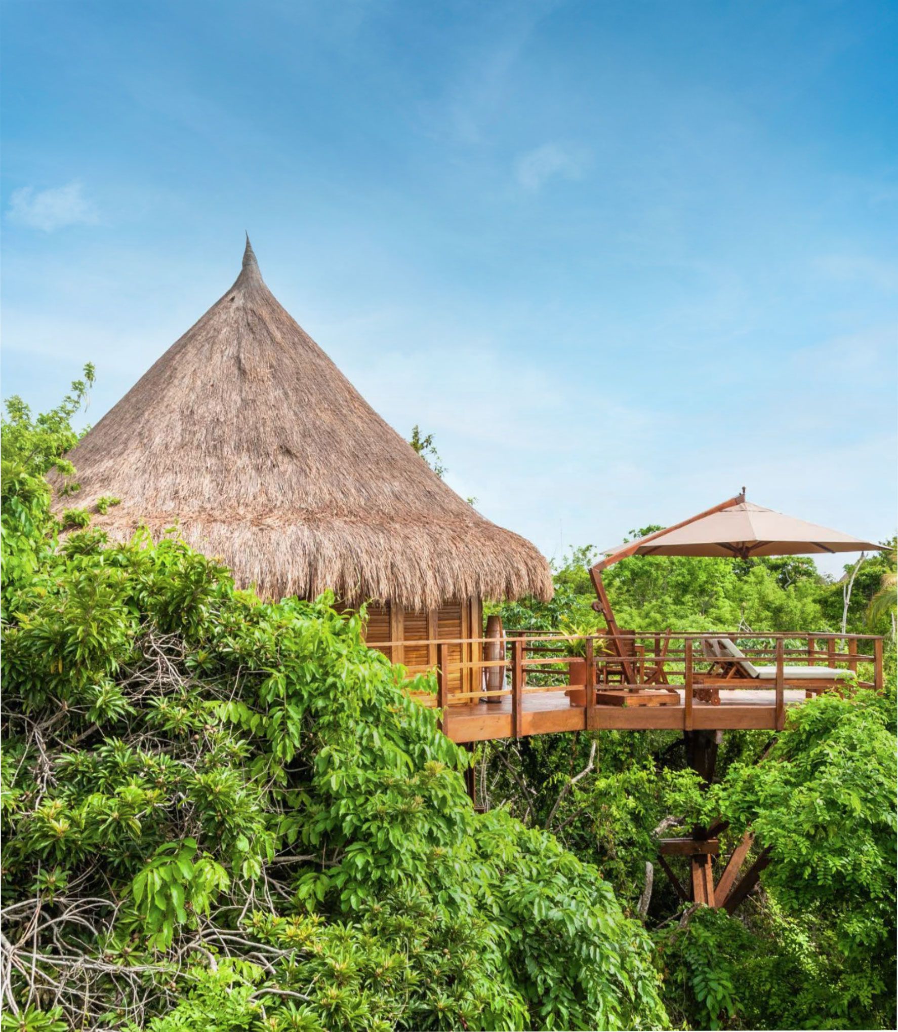 Bungalor privado rodeado de vegetación tropical en el Hotel Las Islas