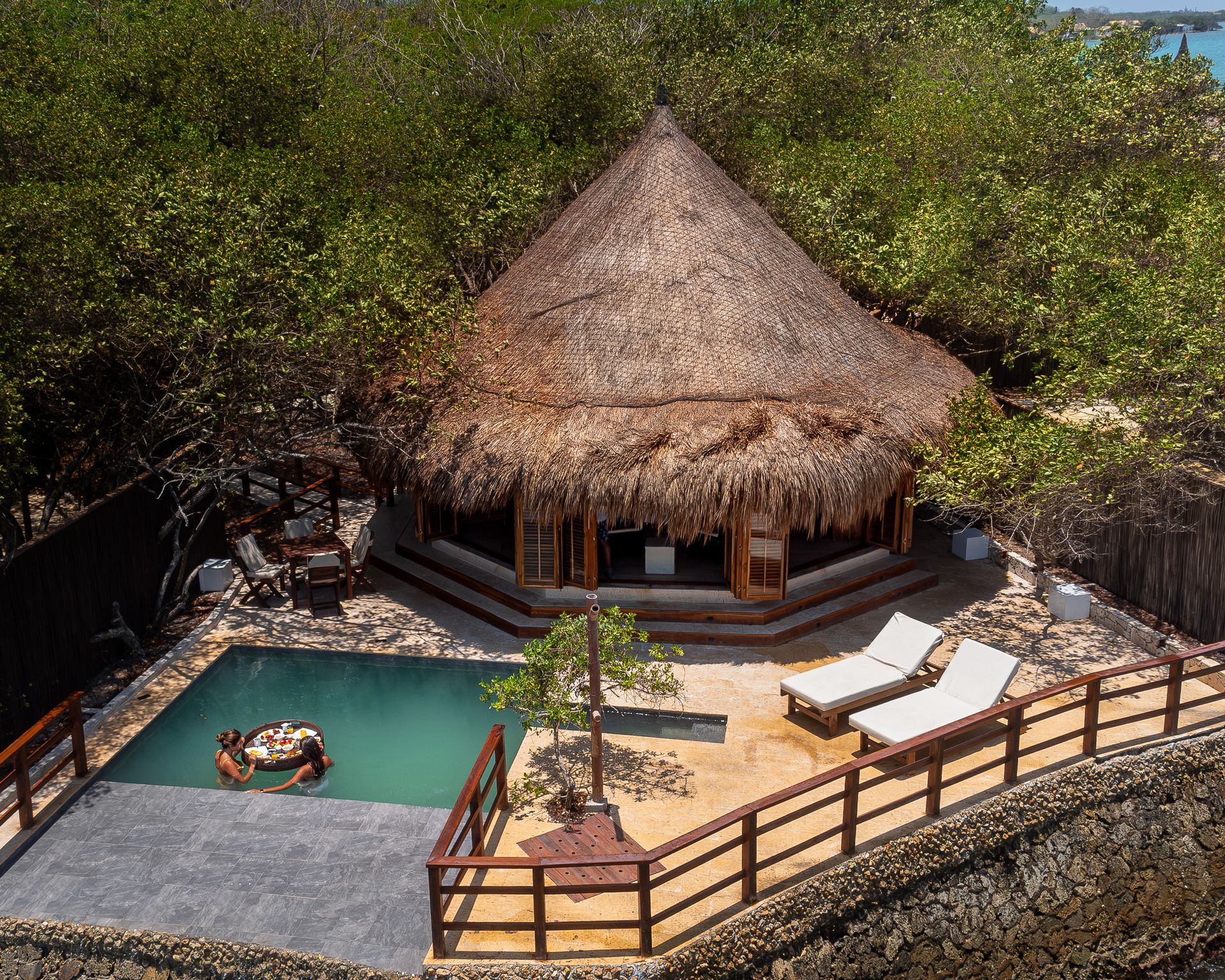 Bungalow con vista al mar, donde el horizonte se convierte en parte de la experiencia