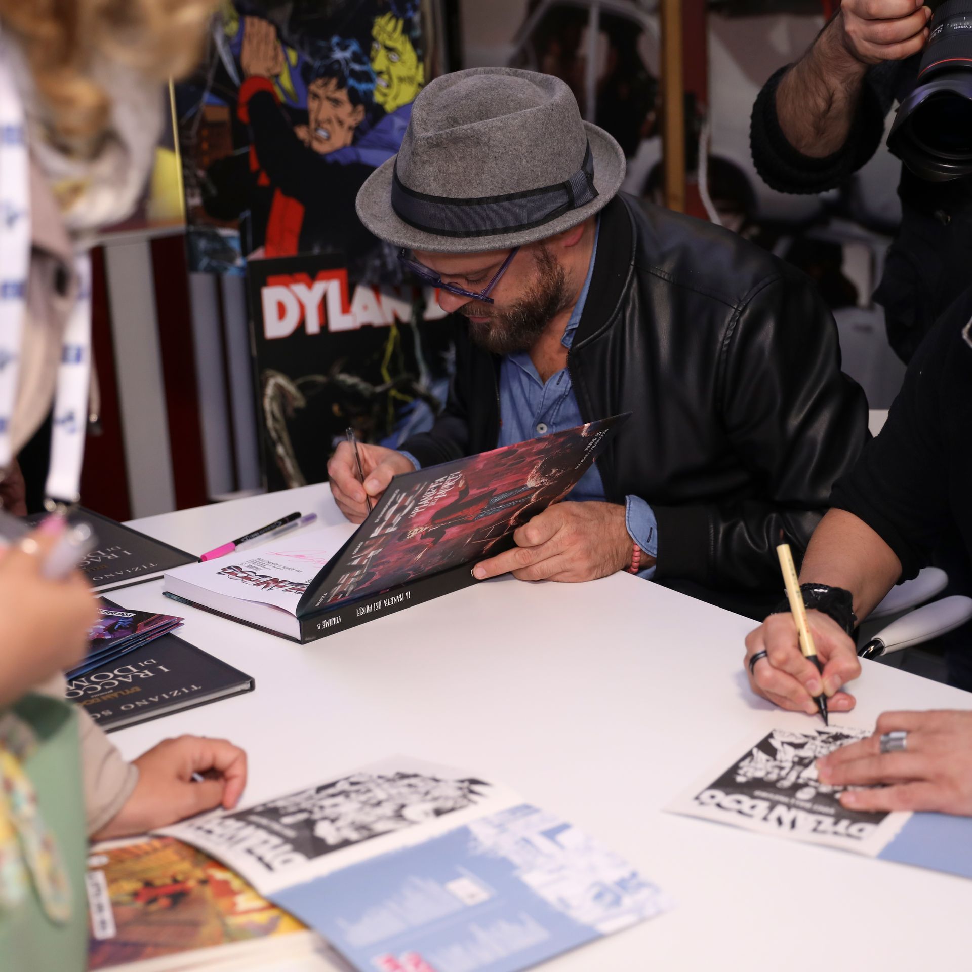 Sergio Gerasi durante un incontro con il pubblico, ospite al Festival del Fumetto di Saint-Vincent in Valle d'Aosta. Foto di Eleonora Ferretti.