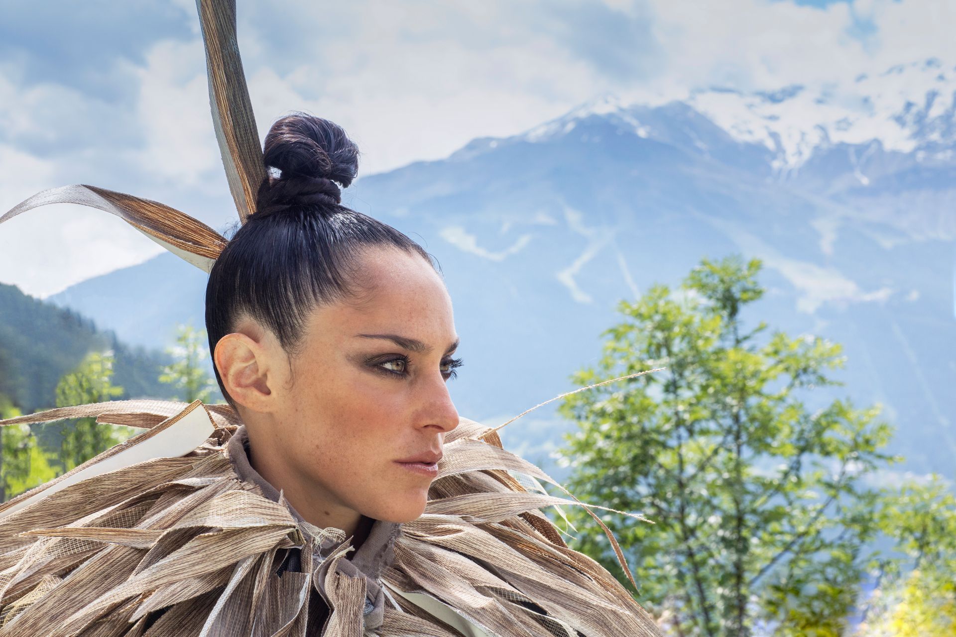 Federica Brignone in un paesaggio glaciale per sensibilizzare sullo scioglimento dei ghiacciai e il cambiamento climatico – foto di Giuseppe La Spada.