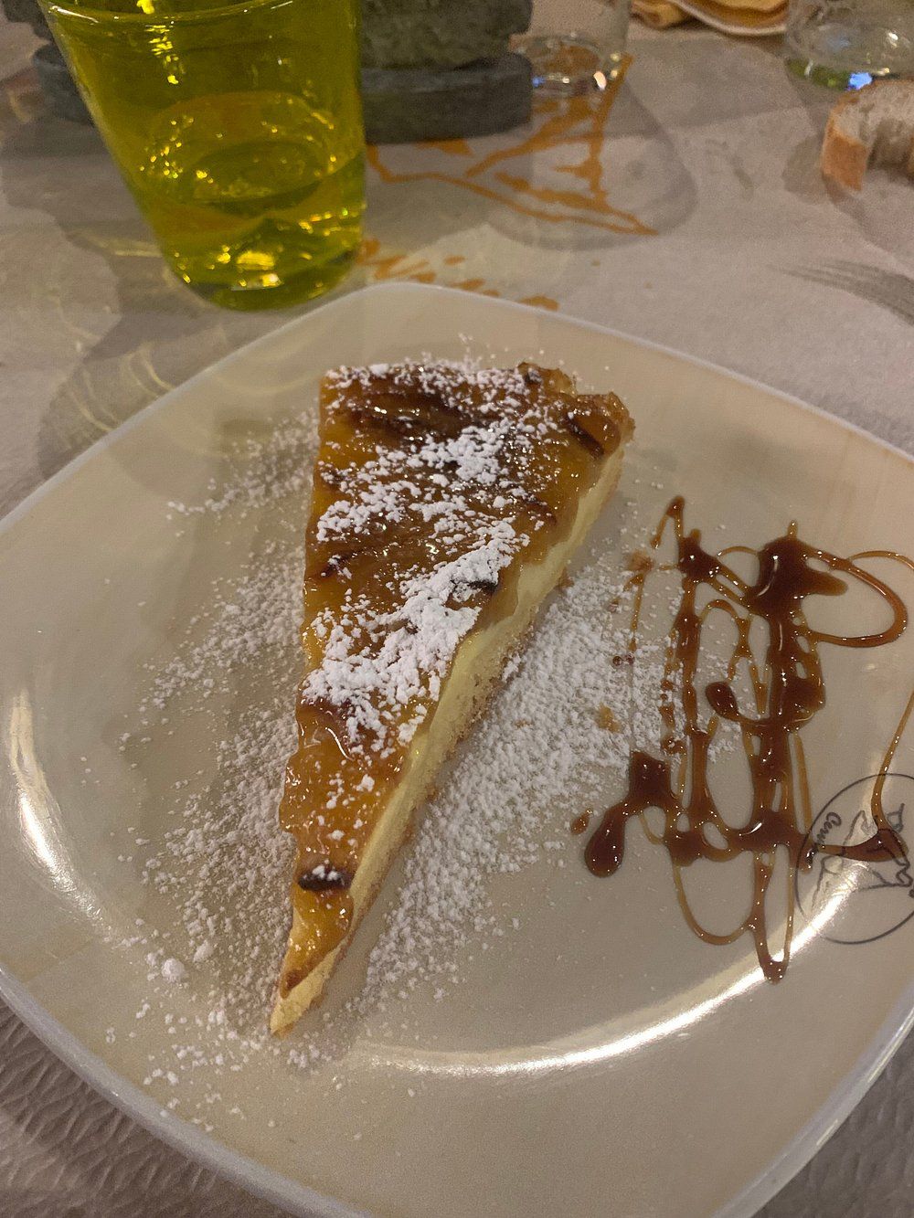 Torta di mele artigianale della Locanda Il Cervino, dolce tipico di montagna