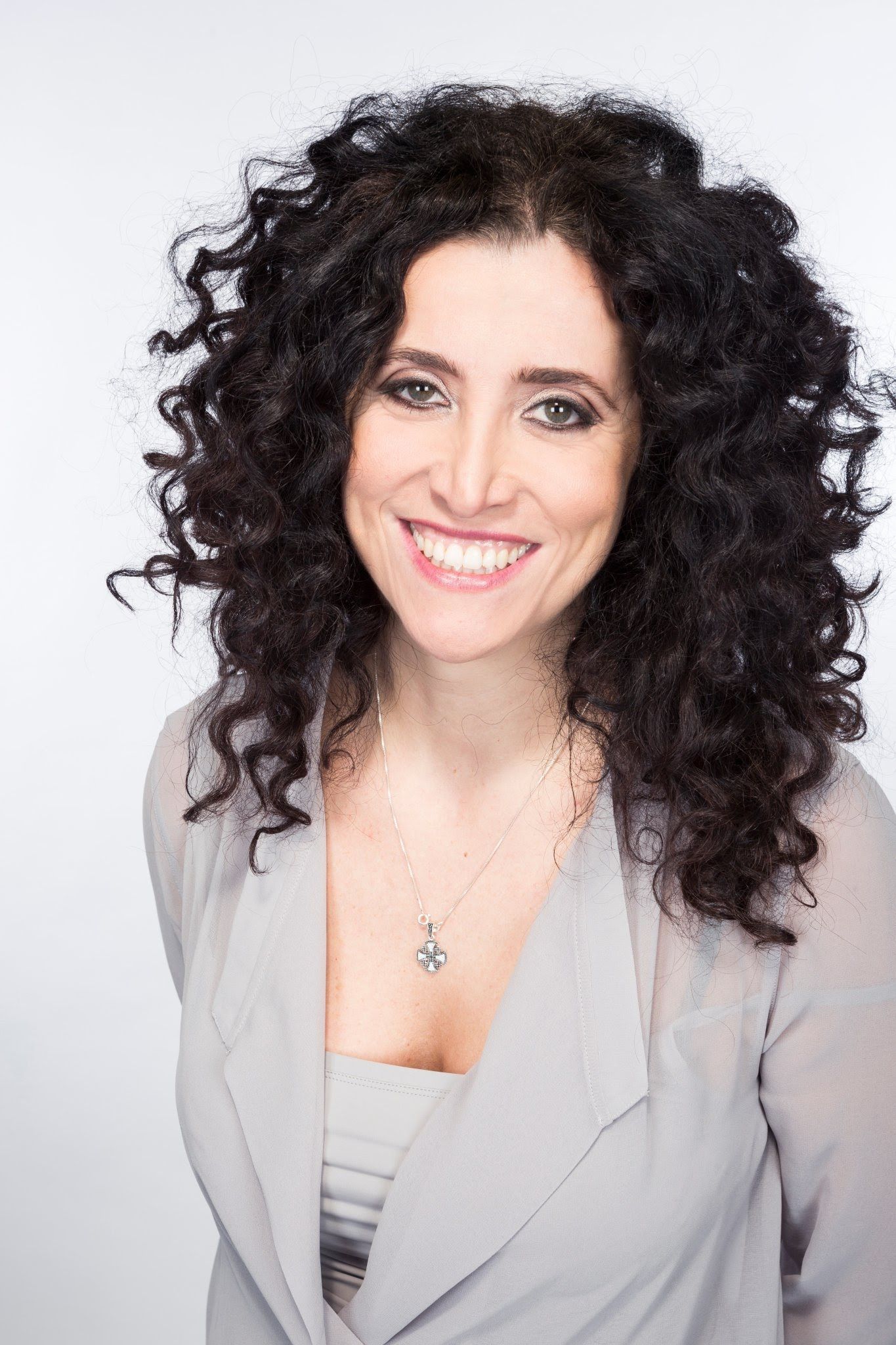 Federica Ferrero, attrice e comica italiana, durante uno spettacolo teatrale e di cabaret.